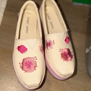 Floral Canvas Slip-On Shoes - Pink Toms